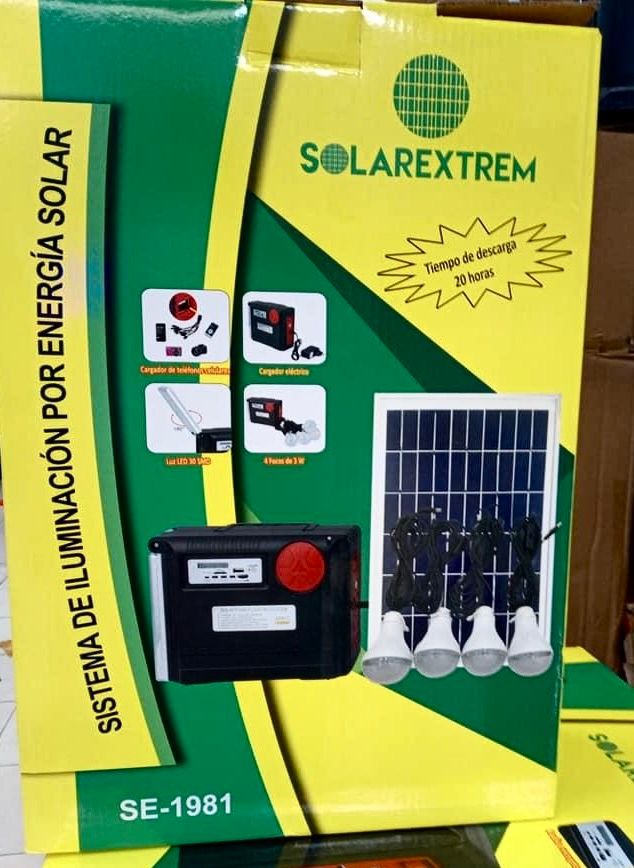 Sistema de iluminación por energía solar con 4 focos / Radio / power banck / linterna / Apagones