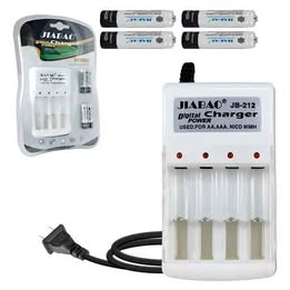 Cargador Universal de Baterías Pilas AA y AAA Multifuncional